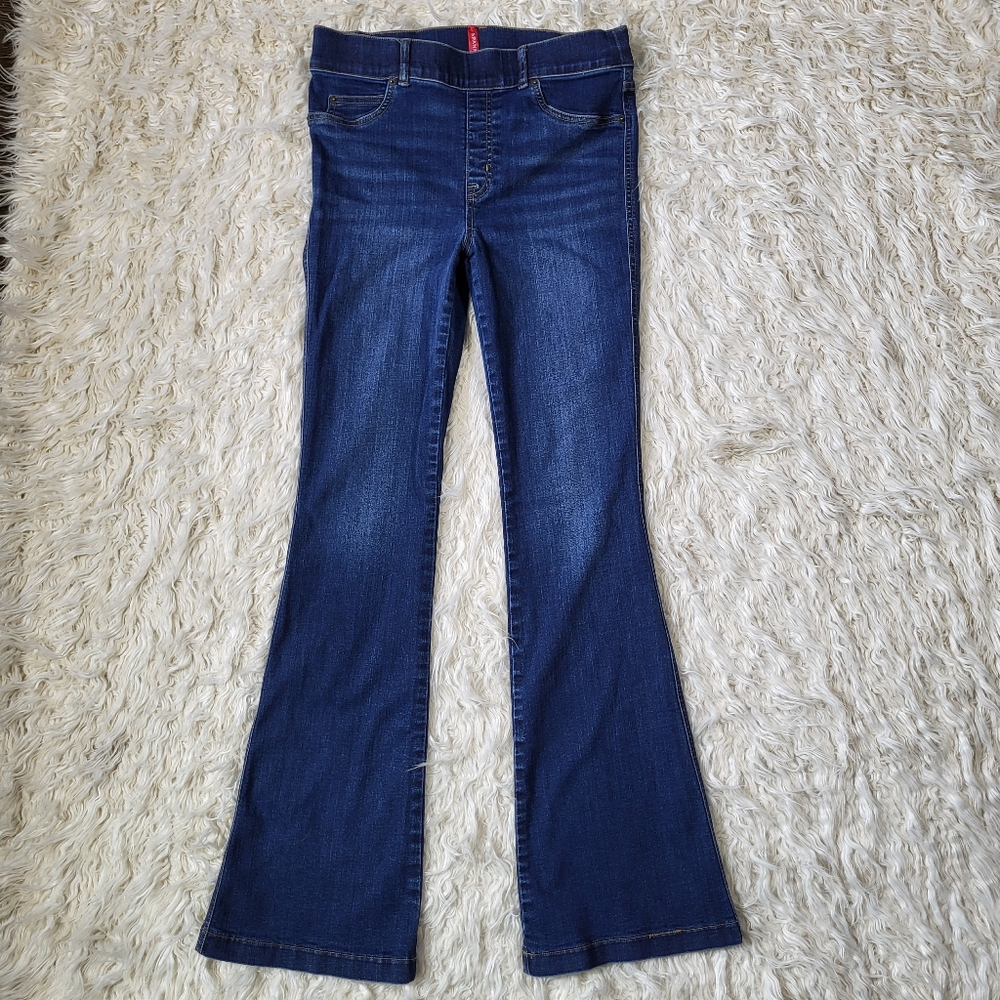 Spanx Flare Leg Pull On Jeans Size Medium Dark Wash - Picture 2 of 15